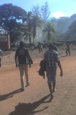 Angry mob demolishes houses for suspects following their release in Blantyre