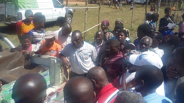 Malawi: Peacock Seeds equip FUM members with starter packs