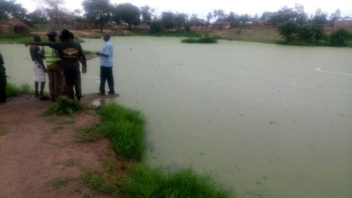Malawian maize flour smuggler in Mchinji dies after slipping off moving truck