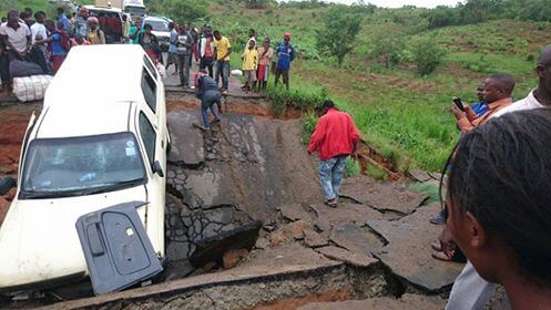 Karonga-Mzuzu M1 road cutoff, motorists stranded as heavy rain cause havoc in Karonga