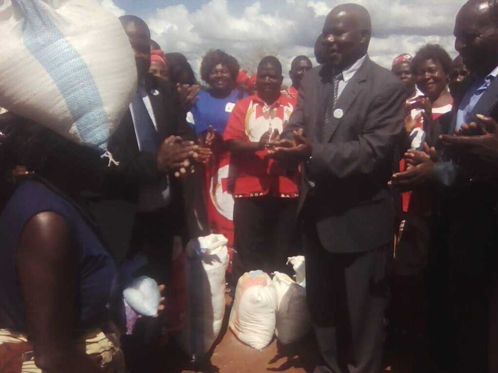Malawi’s Chewa Heritage Foundation bails out hunger stricken families in Kasungu