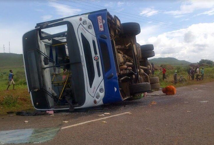 Three dead, many injured after bus accident near Zalewa Roadblock on M1