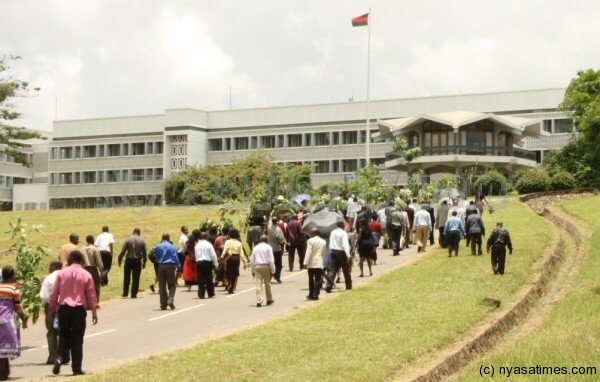 Malawi Govt hikes civil servants’ allowances