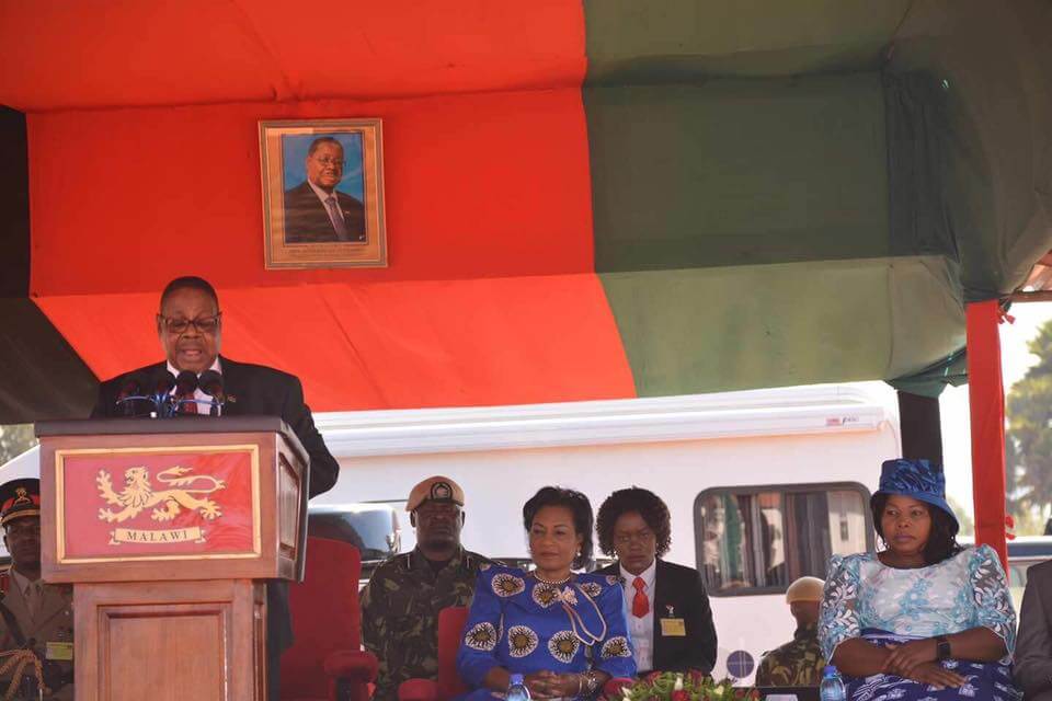 Peter Mutharika prays in Thyolo