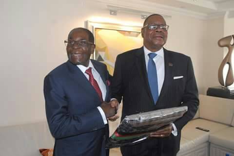 President Mutharika meets Zimbabwe President Robert Mugabe in New York