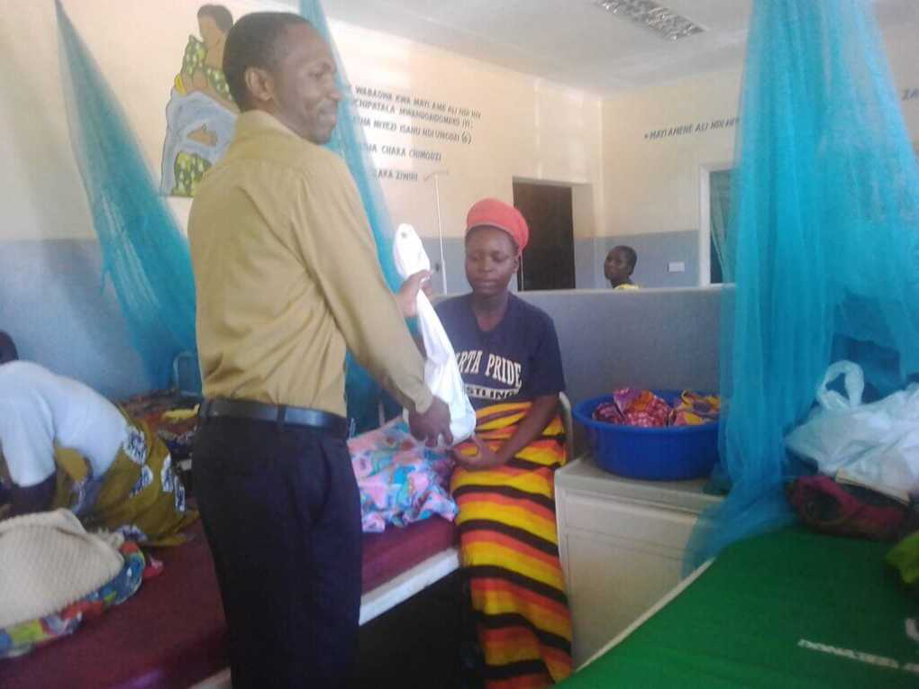 Super Sakuwa Steel cheers Area 25 health centre’ mothers with food stuffs on New Year