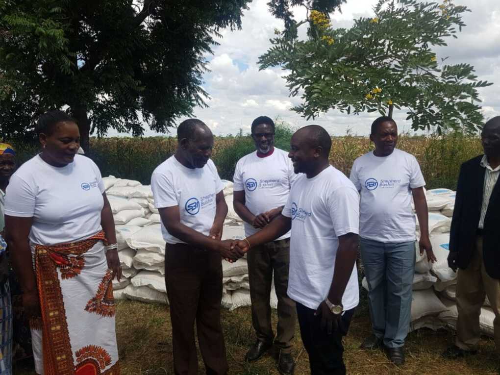 Kasungu’s Senior Chief Kaomba lauds Prophet Bushiri for helping hand to unprivileged