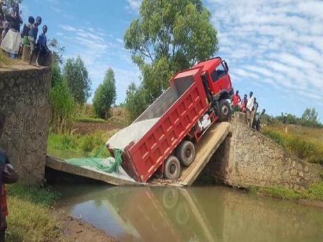 Malawi court orders firm to reconstruct Dedza collapsed bridge after its tipper’s plodding