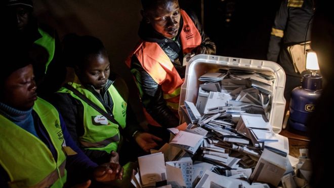 Zimbabwe election: Mnangagwa and Chamisa both upbeat