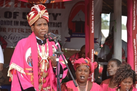 Mulhako wa Alhomwe donates to the victims of Mchinji fatal accident