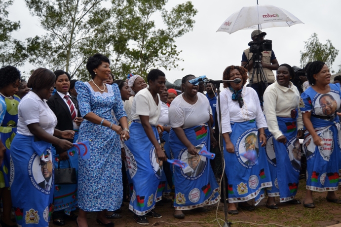 Malawi First Lady Mutharika dates Thyolo women
