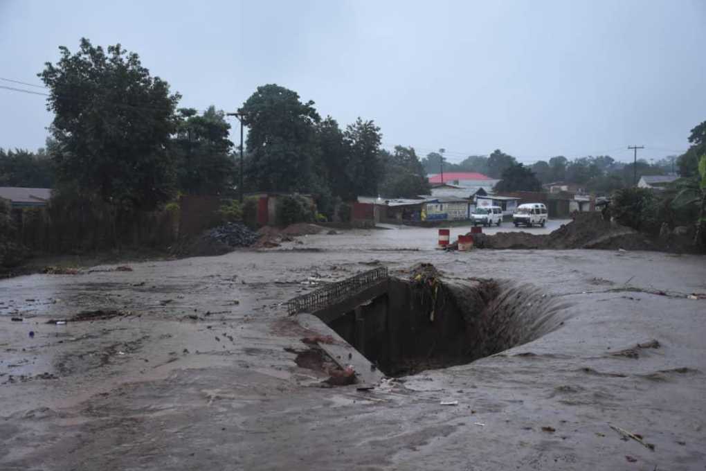 Lilongwe’s Mchesi – Kawale bridge impassable over torrential rains