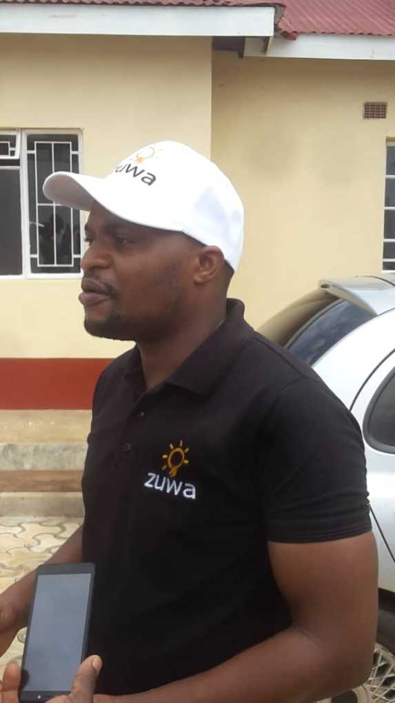Rev Wyson Maluwa wins Dzuwa Solar MK300,000 Grand price For Ayaka Christmas Promotion