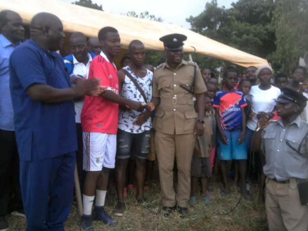 Presidential Advisor Kaunda, Malawi Police up with sensitizing effort against albino killings