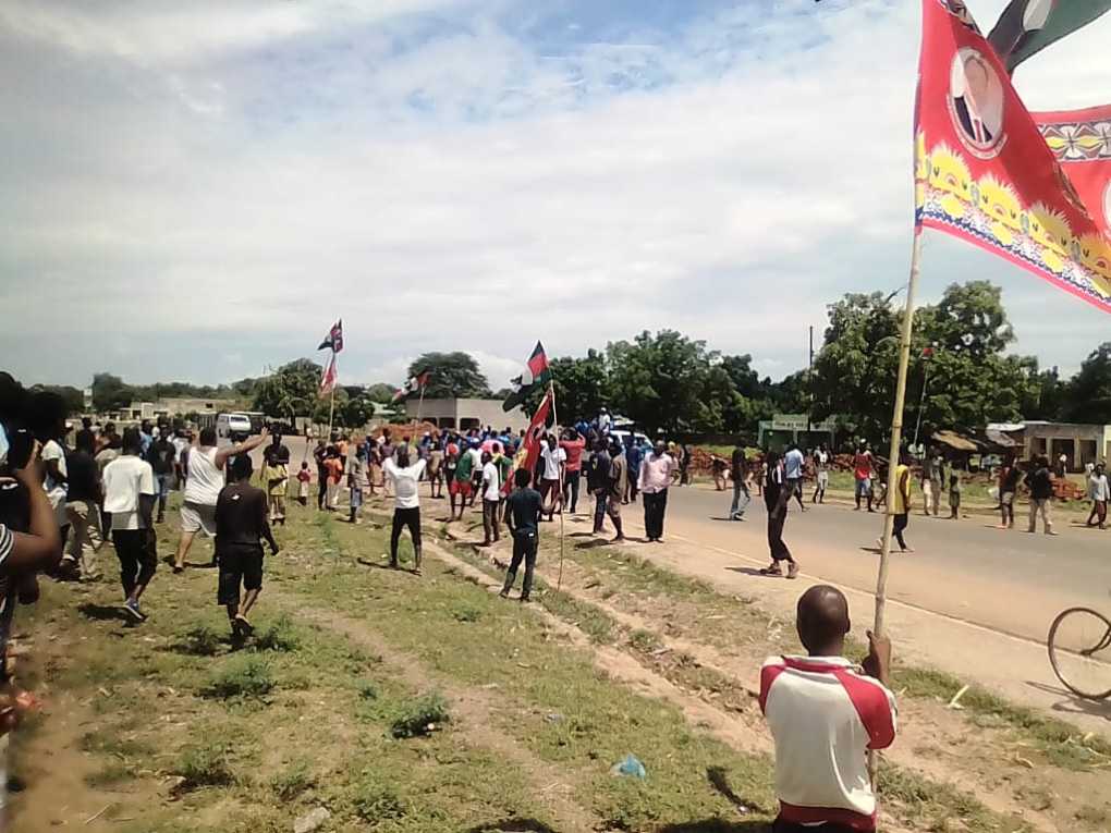 Desperate-blood thirsty DDP Cadets cause tension over MCP flags at Ngabu ahead of Mutharika’s flood victims visit