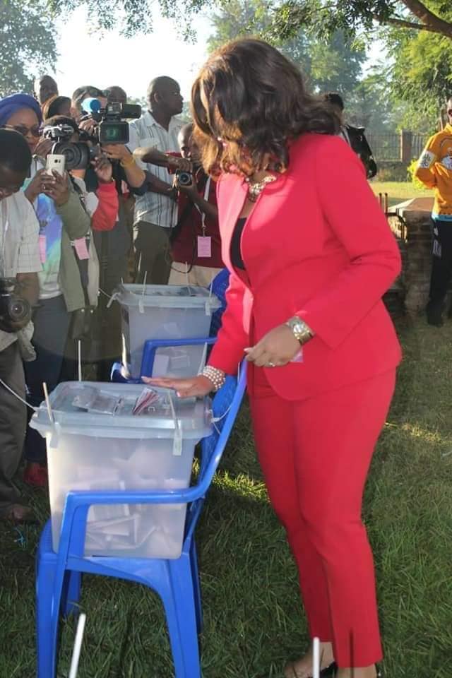 Mary Chilima’s drumming up campaign song” Mutipatsa” trending highly on social media