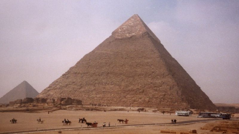 Egypt explosion: Tourists on bus injured near Giza pyramids