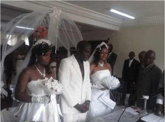 Bizarre: Nigerian man weds two wives in one white wedding