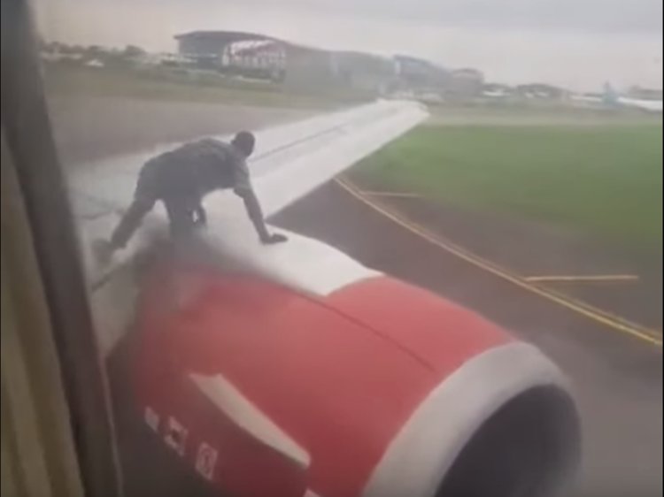 Nigerian jumps on plane wing as it prepares for takeoff