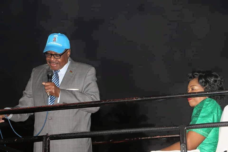 Malawi president Mutharika panic over MCP’s Nsanje rally…. Orders maize distribution to sway away residents