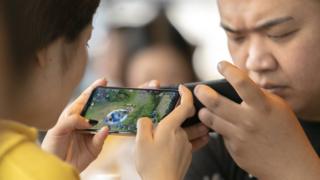 Chinese Govt restrains teenagers from playing online games