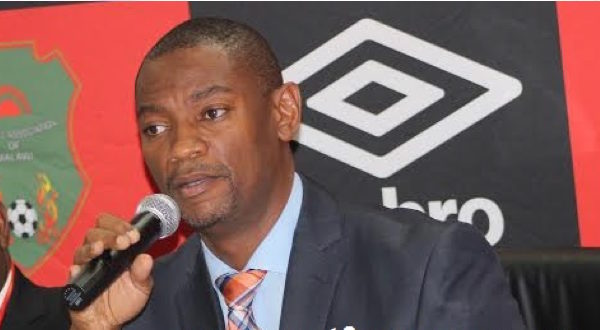 Walter Nyamilandu raises the bar