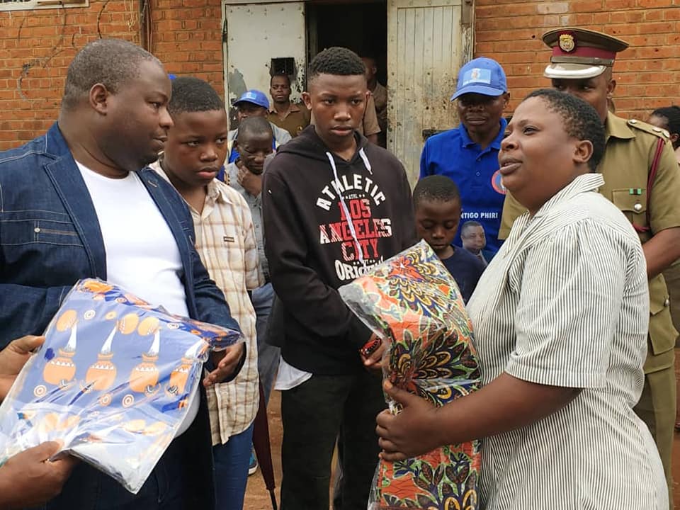 Minister of Agriculture Kondwani Nankhumwa cheers inmates at Mulanje Prison