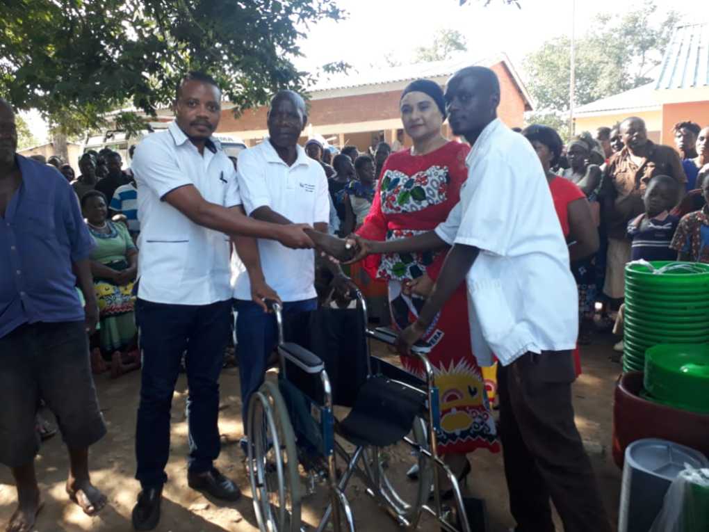 Malawi’s Chikwawa Nkombezi Constituency legislator Abida Mia excites Ngabu rural hospital with foods, utensils
