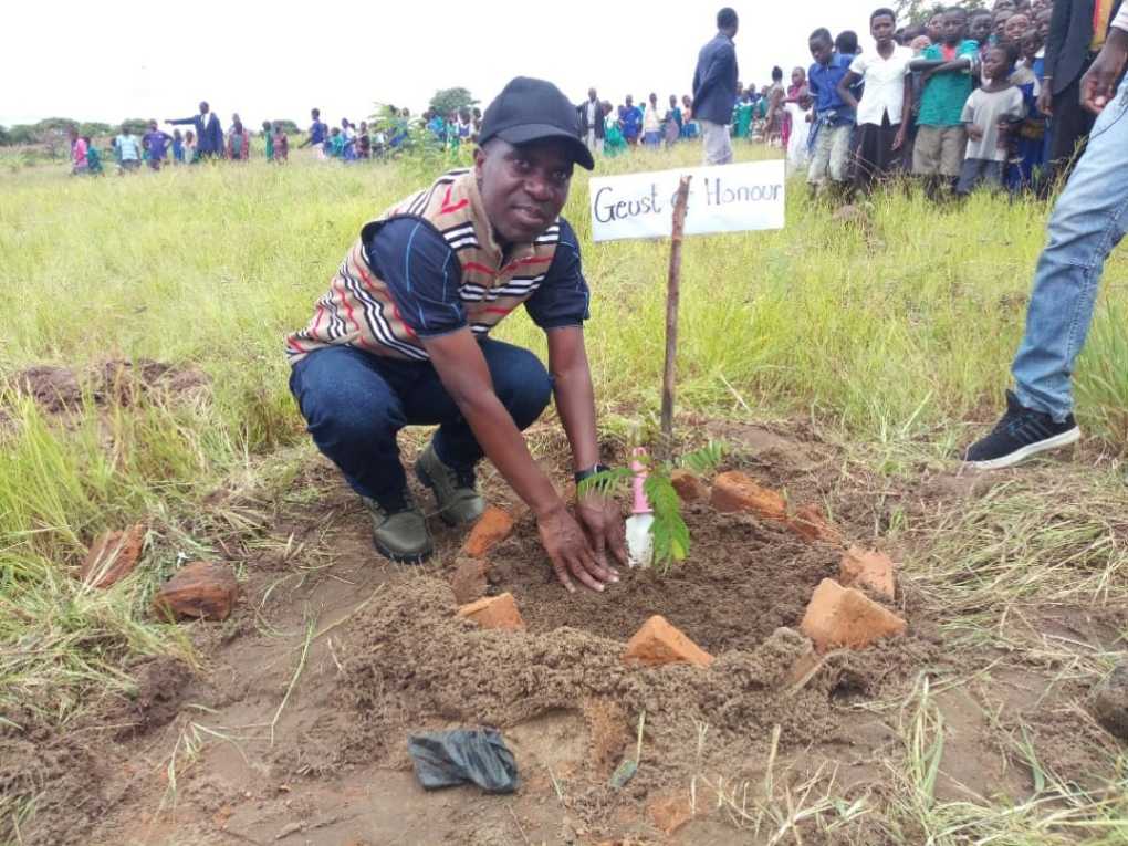 MANEB in afforestation drive; Donates 3000 tree seedlings to Kasungu DEM office