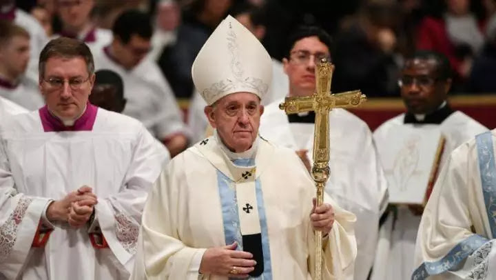 Pope Francis says sorry for slapping devotee