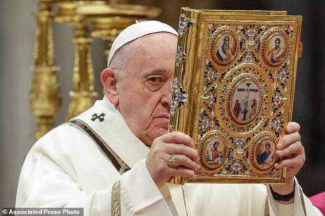 Reject “god of money,” focus on serving others-,appeals Pope Francis