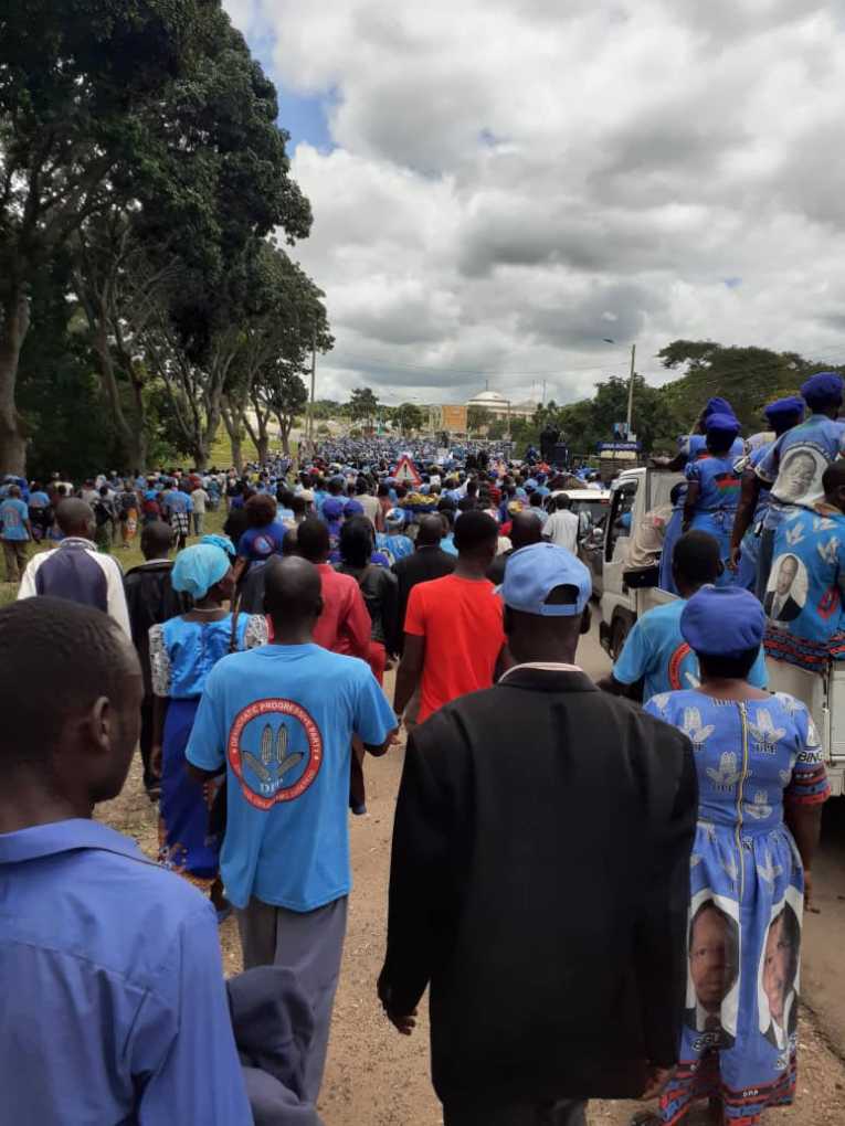 Blue sea conquers Malawi’s capital: DPP supporters protest against ConCourt ruling