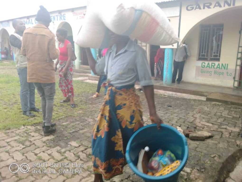 Malawians scramble for Prophet Bushiri’s give away maize sale