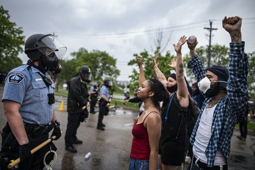 US’Minneapolis police, protesters clash over blackman George Floyd’s death in custody