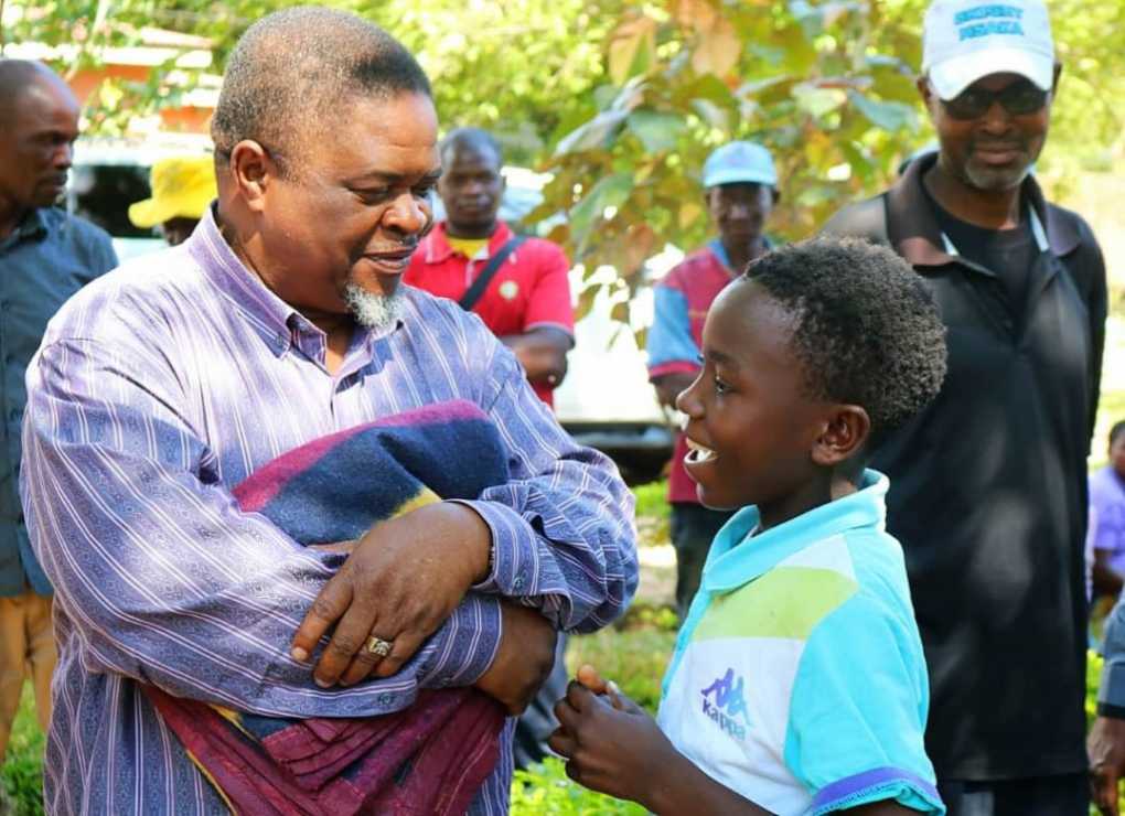 Minister Msaka distributes Blankets in Machinga