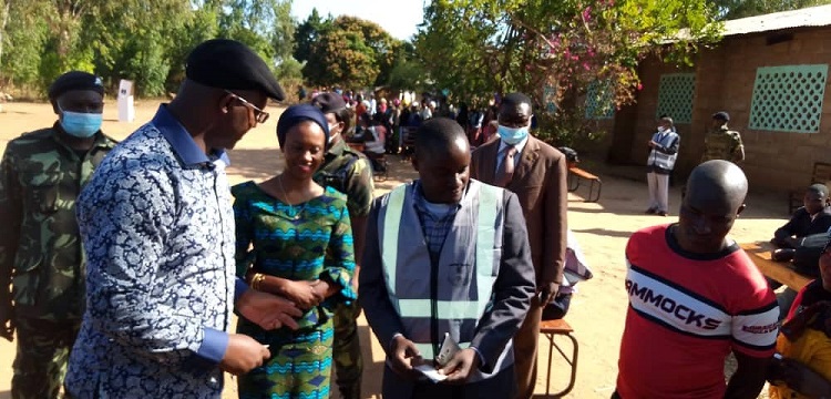 Atupele Muluzi calls for peace and patience as he casts his vote