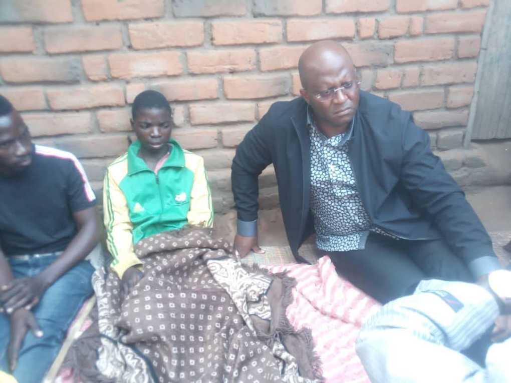 Atupele Muluzi Visits Saulos Chilima’s Gun Shot Victims in Machinga