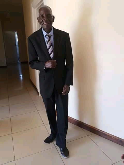 Malawi’s veteran artist Giddes Chalamanda goes-off