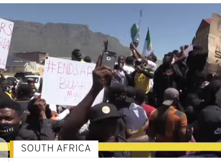 South Africans back Nigerians on #ENDSARS protest