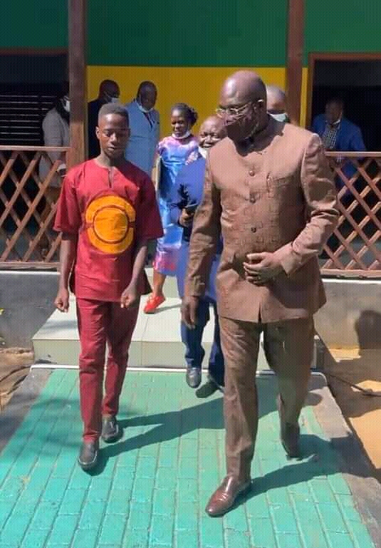 President Weah rewards Liberian boy Emmanuel for returning lost US$50,000 to businesswoman