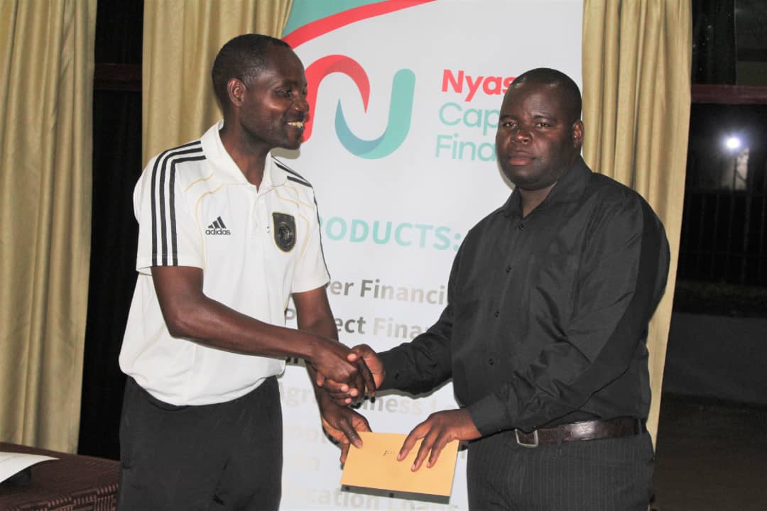 Bravo! Maravi Post Senior sports reporter Edwin Mbewe scoops best online journalist in CRFA Nyasa Capital Finance Cup