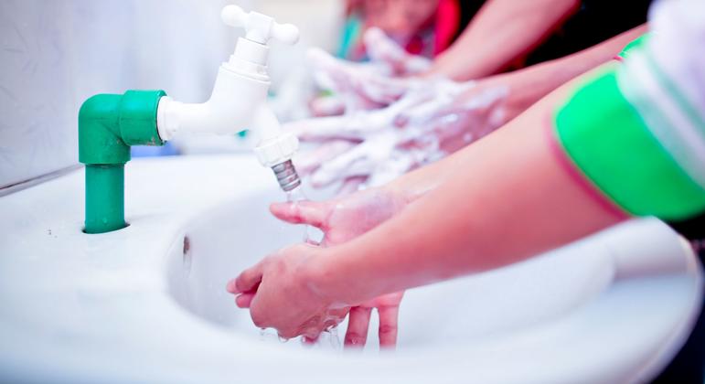Clean hands may make the difference between life and death – WHO report