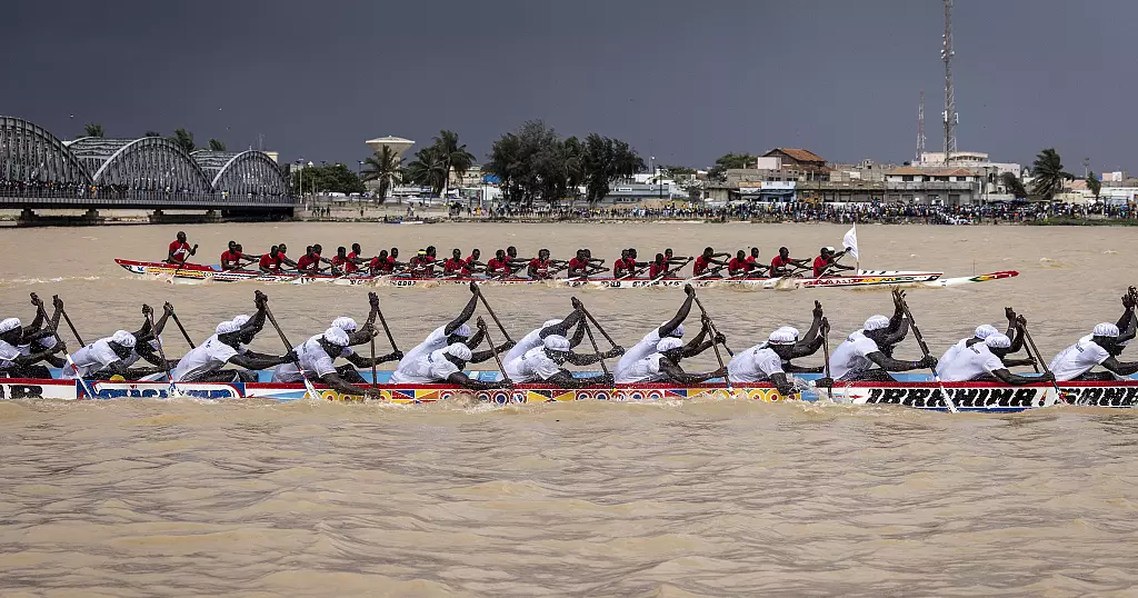 Senegalese pirogue regatta continues centuries-old tradition