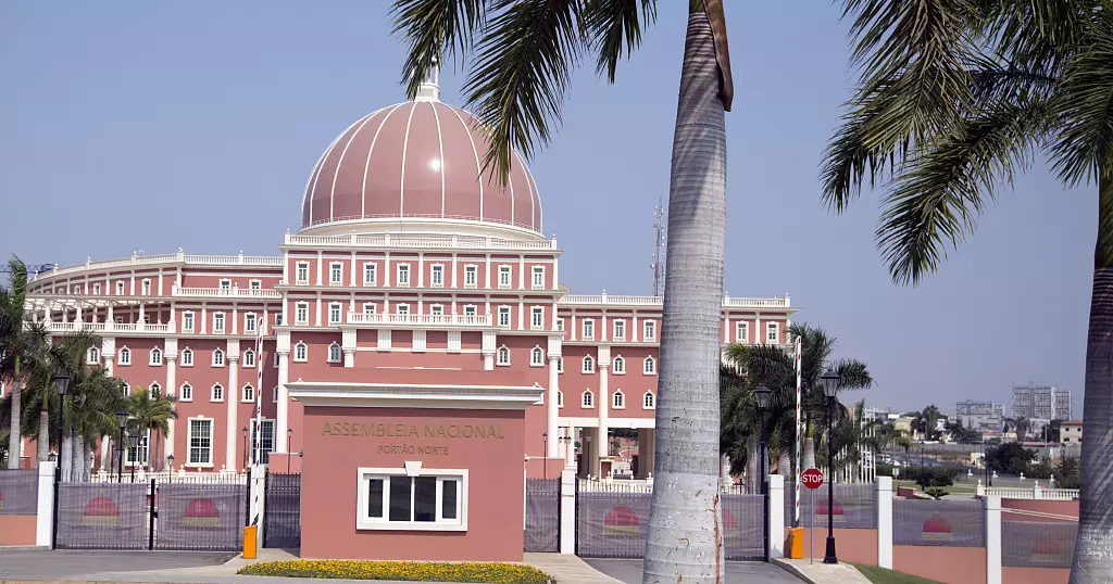 Angolan New deputies are invested