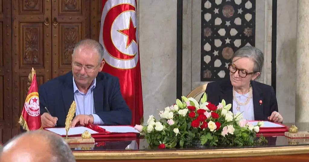 Tunisia: Govt reaches pay deal with key union