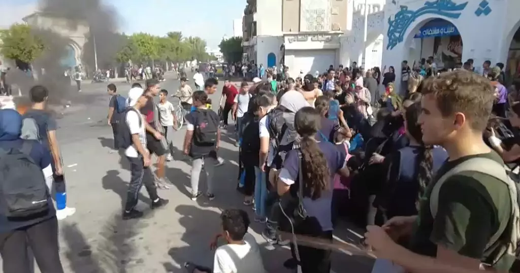 Tunisian protesters clash with police over missing migrants