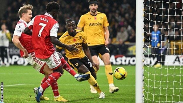 Arsenal five points clear on English Premier League summit