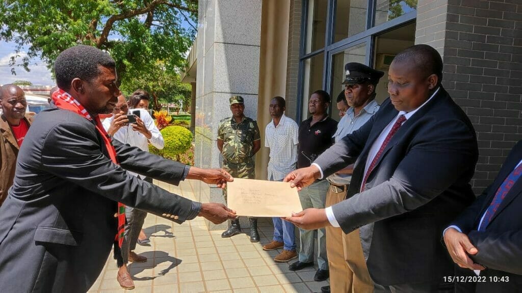 Business operators petition Parliament on swift refugees relocation