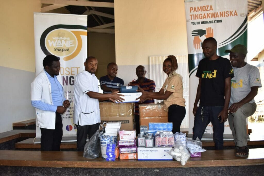 Pamoza Tingakwaniska Youth group donates medical supplies to Wenya