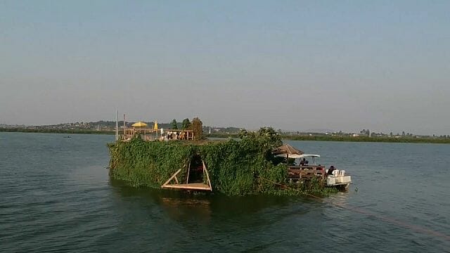 A Ugandan transfomes plastics into an eco-friendly vessel